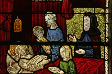 Fenster mit Darstellung der Geburt der Jungfrau Maria